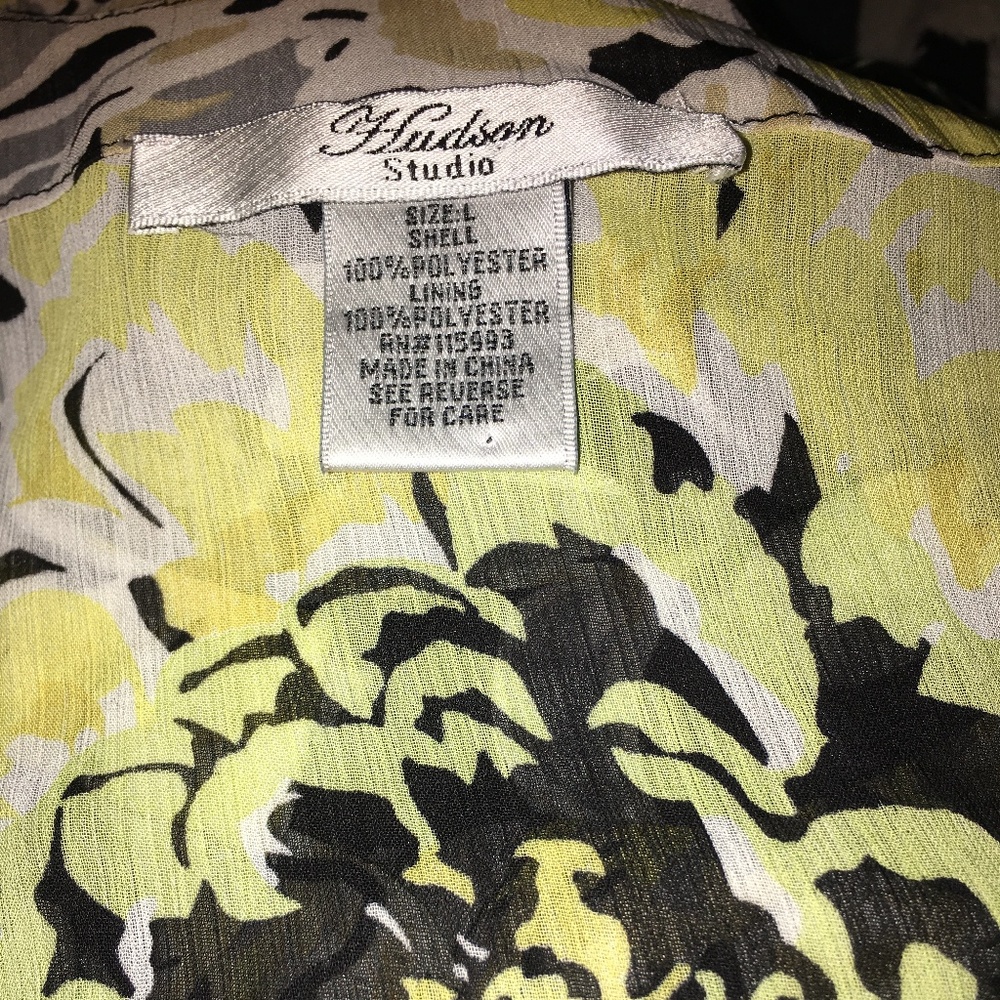 HUDSON STUDIO Floral Ruffle Front Button Top Sz L - Picture 7 of 8
